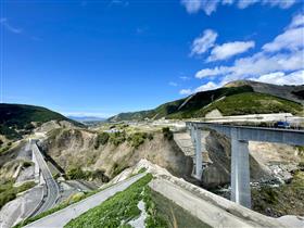 新阿蘇大橋からみた立野峡谷